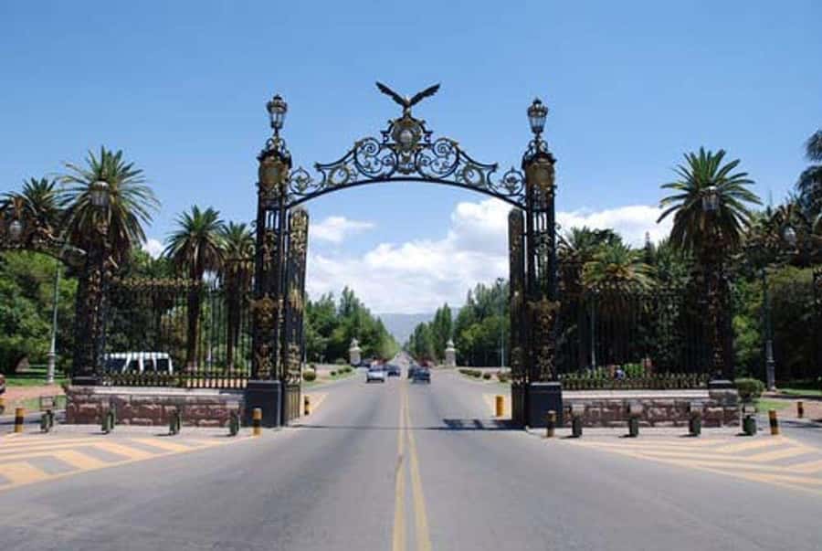 Mendoza: Half-Day Sightseeing City Tour - Key points to know before booking