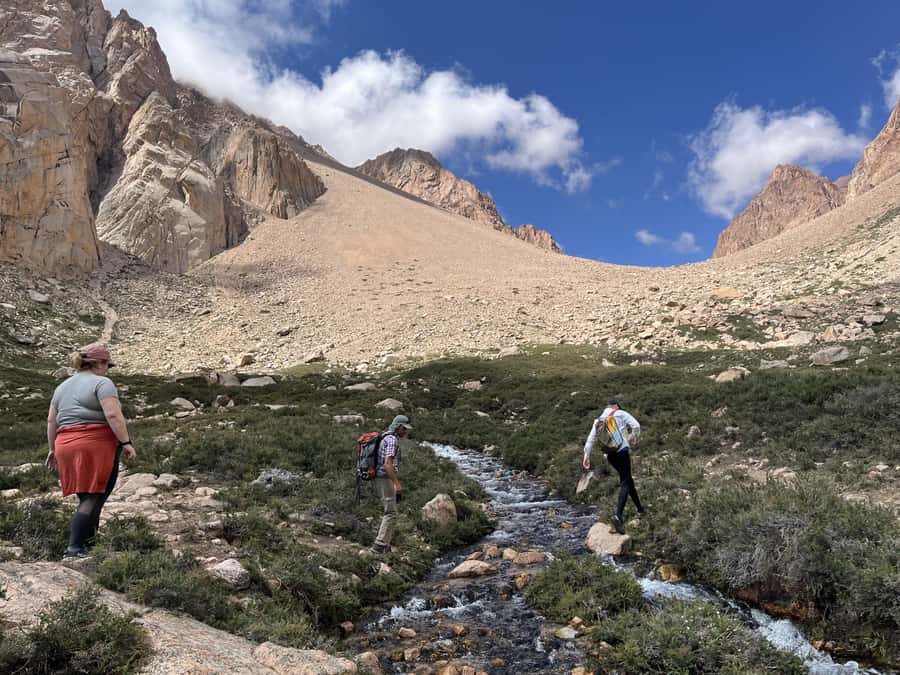 Mendoza: Hiking, Meditation & Yoga in the Andes with Lunch - Yoga with mountain views
