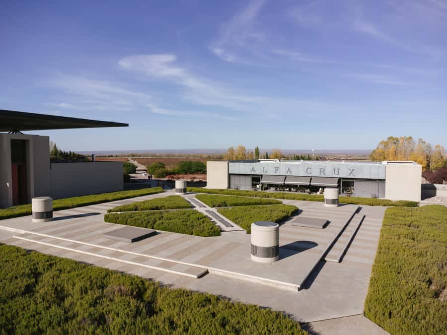 Mendoza: Tour with tasting and lunch High Altitude Wineries - Alfa Crux and its spaceship-shaped design