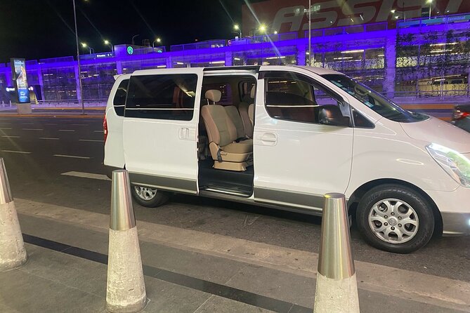 Minivan Transfer Ezeiza Aeroparque - Finding the driver at Ministro Pistarini
