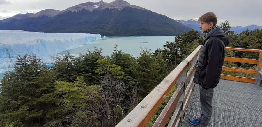 Moreno Glacier: Tour from El Calafate with tour guide, walkways, and boat ride - First views of the south wall