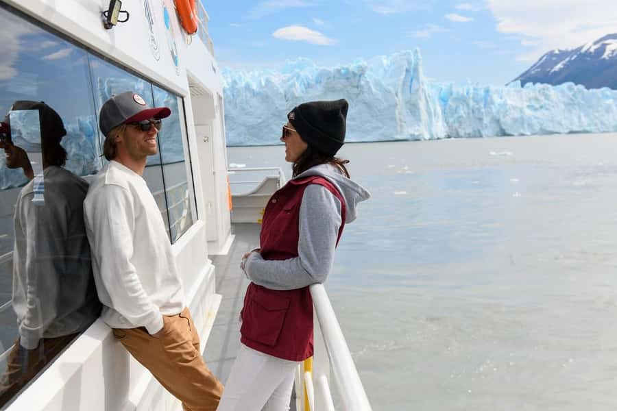 Nautical Safari: Navigate and feel the energy of the Perito Moreno Glacier. - Key points at a glance
