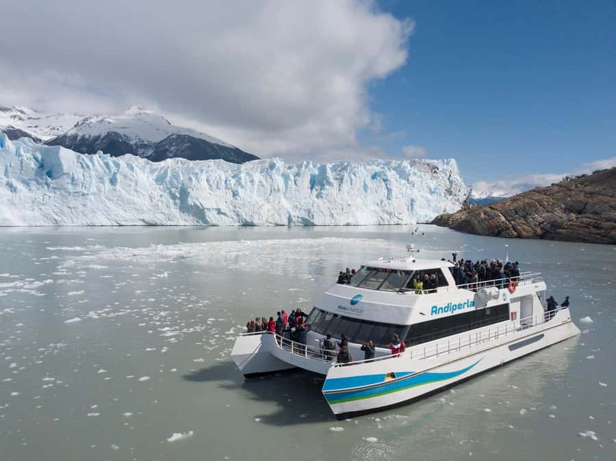 Nautical Safari: Navigate and feel the energy of the Perito Moreno Glacier. - Why the water changes your view of Perito Moreno