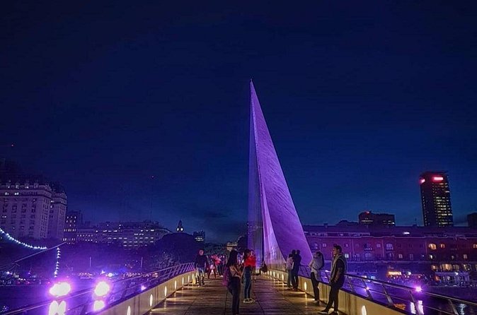 Night Experience in Buenos Aires with Local Guide - What the guides add to the experience