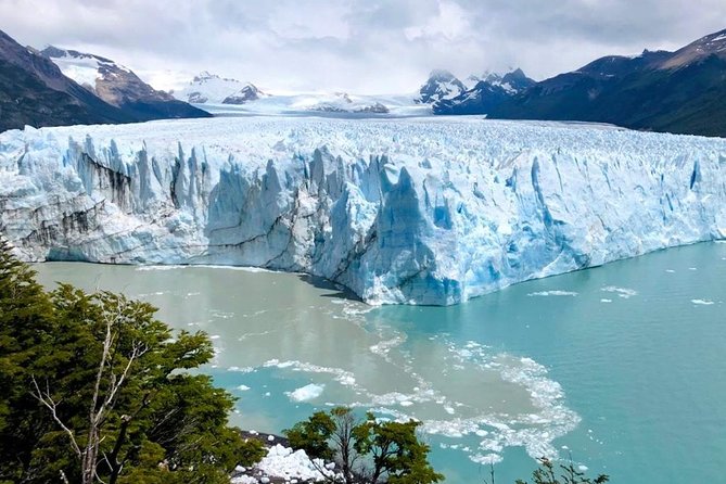 Perito Moreno Glacier with guide + GPS navigation Travel - Leaving El Calafate at 8:45 a.m.
