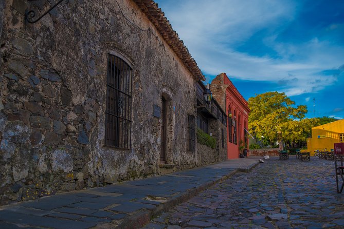 Premium Day Trip to Colonia del Sacramento - Meeting your Colonia guide at the port