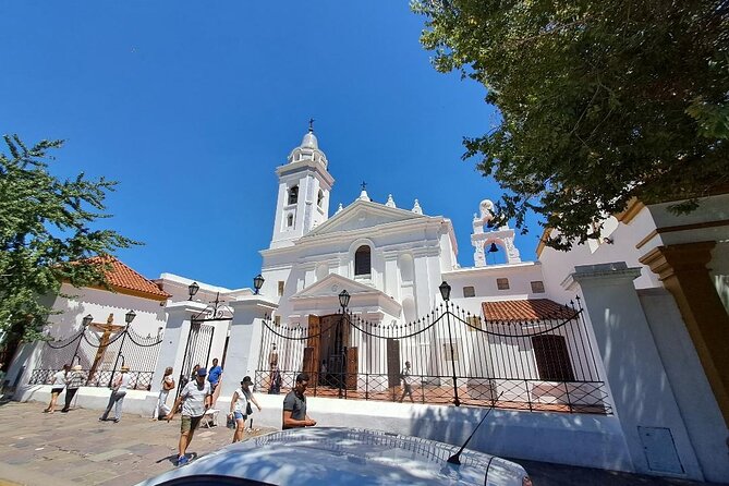 Private City Tour in Car of Buenos Aires with a Local Guide - Plaza de Mayo and Puerto Madero: two sides of the city