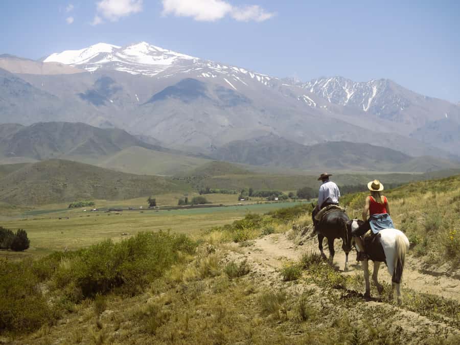 Private Experience: Horseback Riding and BBQ in the Mountain - Estancia La Carrera - What the private format changes