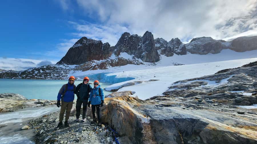 Private Guided Day Hike to Glacier Ojo del Albino - From Ushuaia to Laguna Esmeralda