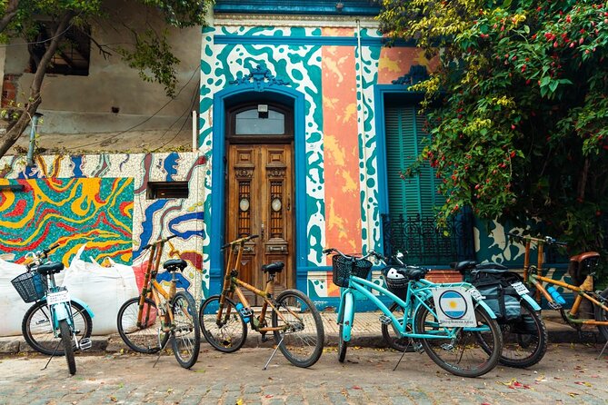 Private Off the Beaten Path: Hidden Urban Art Bike Tour - San Telmo: getting ready at Balcarce 1016