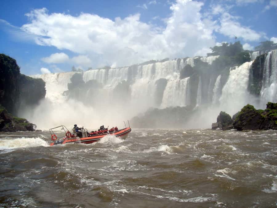 Puerto Iguazu: Argentine Falls & Great Adventure Boat - Key points at a glance