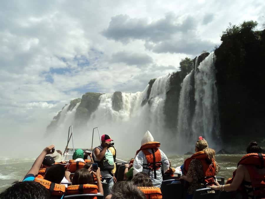 Puerto Iguazu: Argentine Falls & Great Adventure Boat - Timing, lunch, and the eight-hour schedule