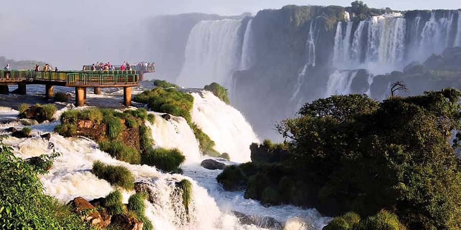 Puerto Iguazu: Iguaza Falls Brazilian Side & Bird Park Tour - Why the Brazilian side is worth your time