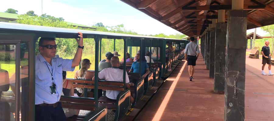 Puerto Iguazu: Iguazu Falls Argentinian Side Full-Day Tour - From Puerto Iguazu to the national park