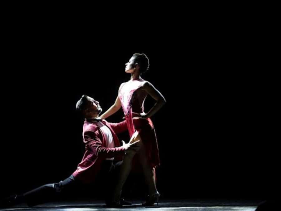 Puerto Iguazú: Madero Tango Show with Optional Dinner - Tango, folklore, and the value of seeing both