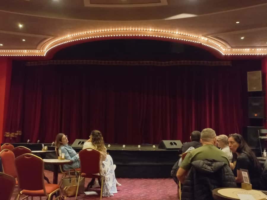 Puerto Iguazú: Madero Tango Show with Optional Dinner - What the 2 to 3-hour evening feels like