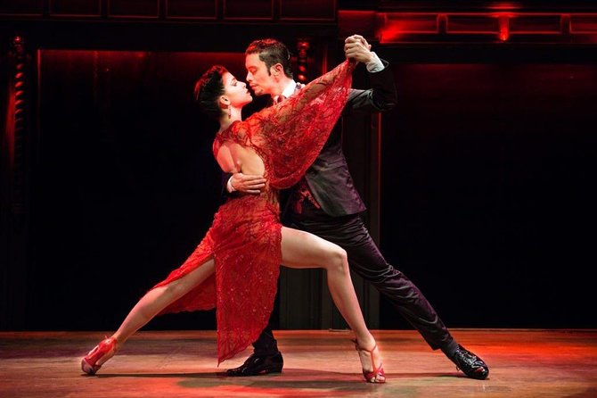 Querandi Tango show Vip with private transfer - What the setting adds to the show