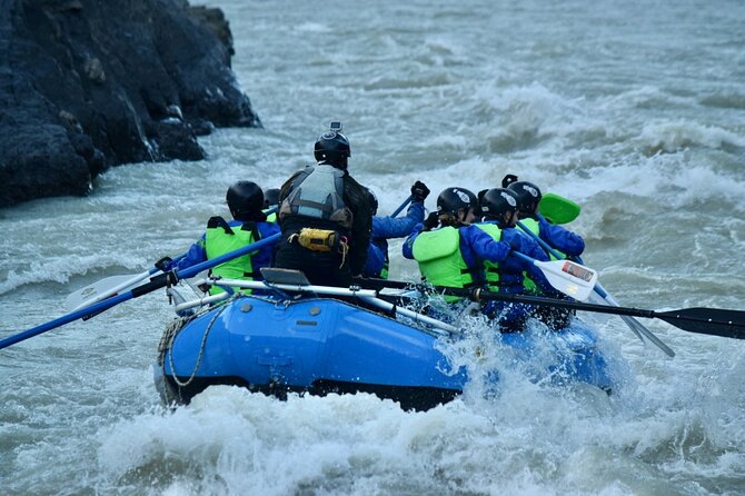 Rafting experience on the Rio de las Vueltas in Patagonia - The Portage rapid and the canyon run