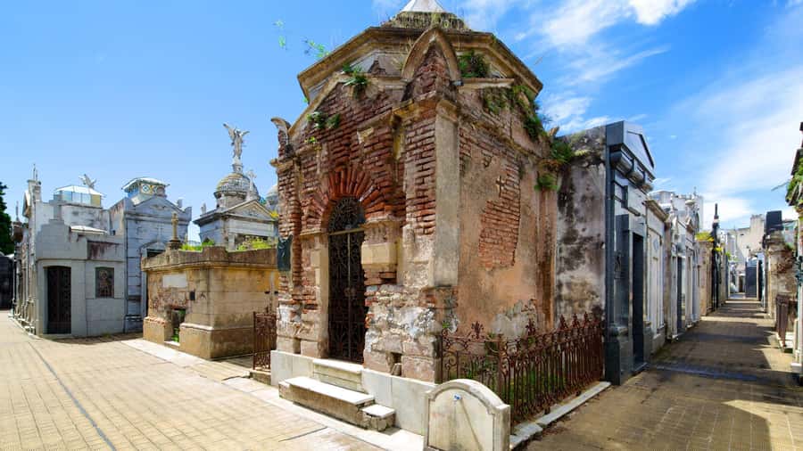 Recoleta & Cemetery for curious people - Entering Recoleta Cemetery as a social record