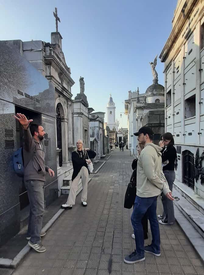 Recoleta Cemetery - Small Group Tour of History & Secrets - Key points at a glance