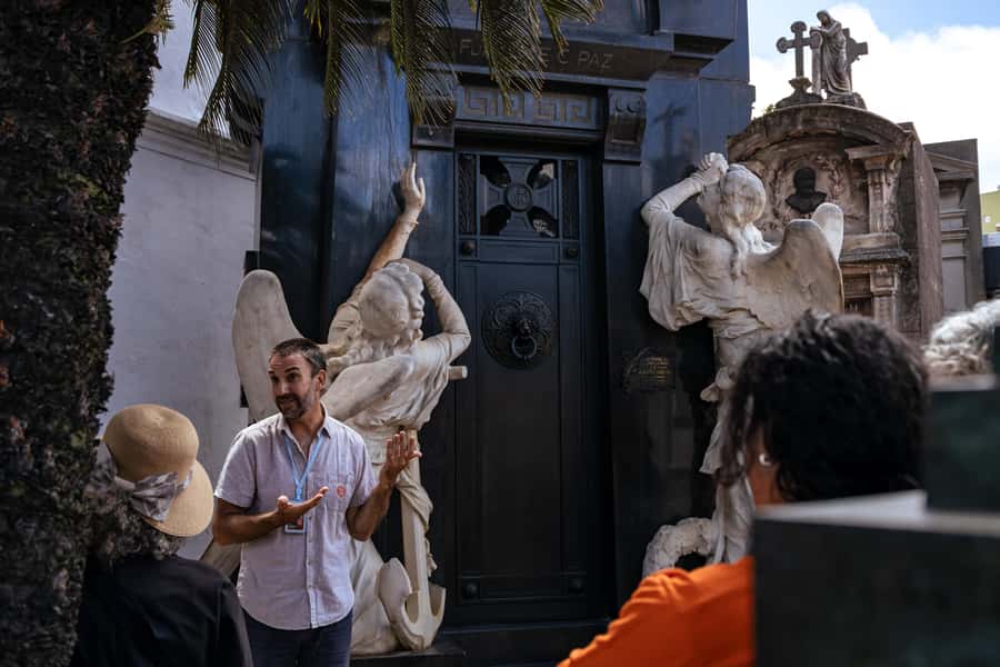 Recoleta Cemetery - Small Group Tour of History & Secrets - Why Recoleta Cemetery is worth your time