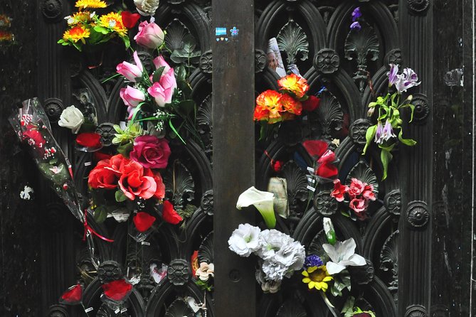 Recoleta Cemetery Tour in English - Evita’s tomb and the story of her stolen body