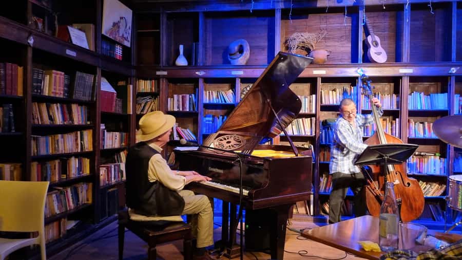 Recoleta Walking Tour and Live Jazz Show - Why this Buenos Aires evening works