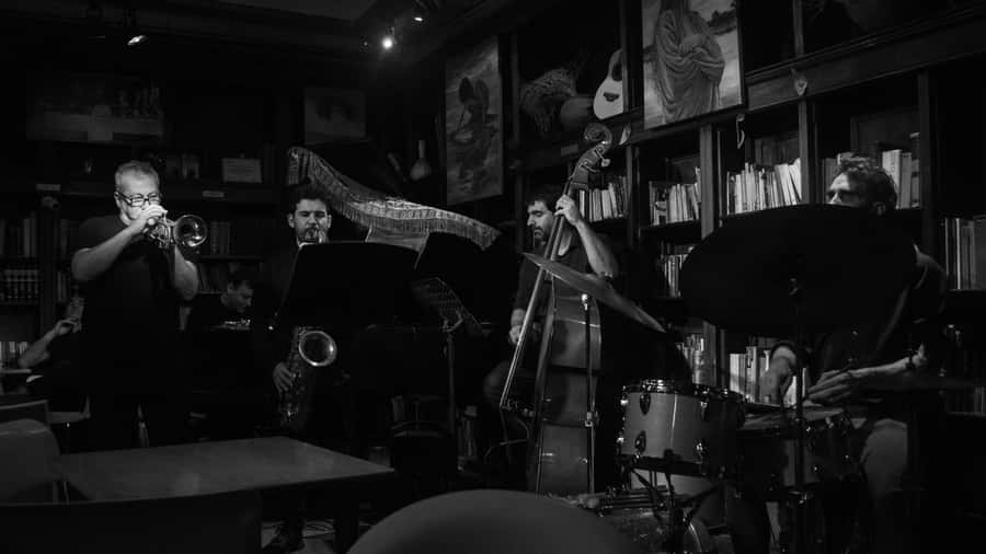 Recoleta Walking Tour and Live Jazz Show - The intimate jazz club finale