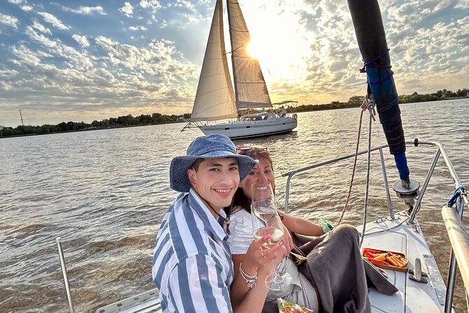 Sailing cruise with premium wine in Buenos Aires - The Rio de la Plata panorama