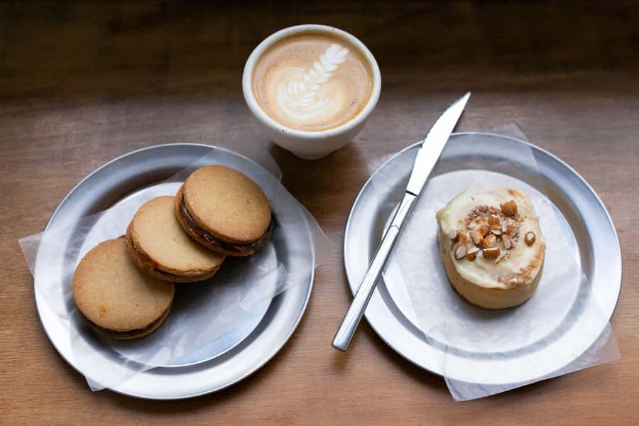 San Telmo: Historical Guided Tour with Street Food & Drinks - Who should take this San Telmo tour?