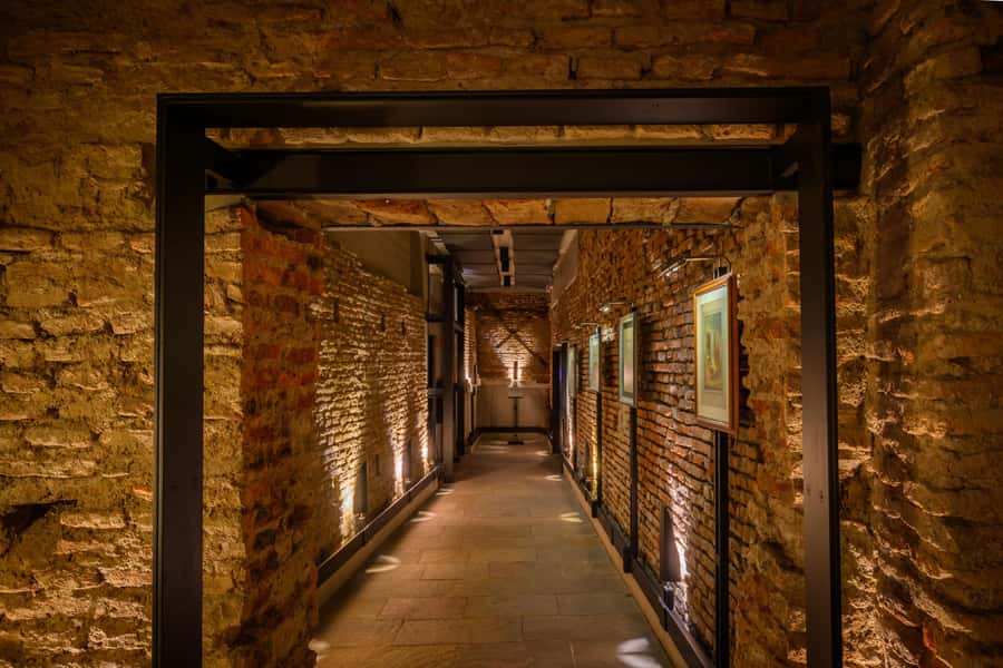 Small-Group Walking Tour San Telmo Neighborhood - The guides are a major part of the value