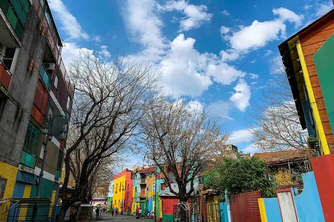 Social History and Secrets of La Boca (pick up option) - Coffee at Bar La Perla