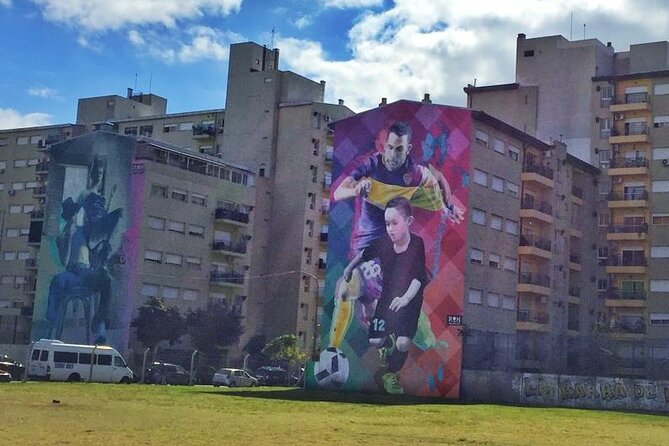 Street art in Buenos Aires - Puerto Madero: new walls beside modern Buenos Aires