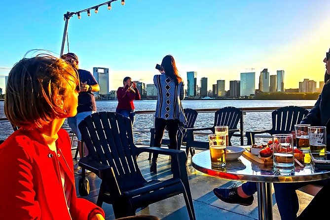 Sunset on the Río de la Plata: Navigation & Open Bar - Weather, port traffic, and the need for flexibility