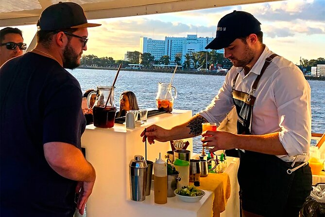 Sunset on the Río de la Plata: Navigation & Open Bar - Who will enjoy this Buenos Aires cruise most