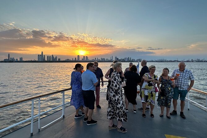 Sunset Río de la Plata & Open Bar - Setting out from Cecilia Grierson 400