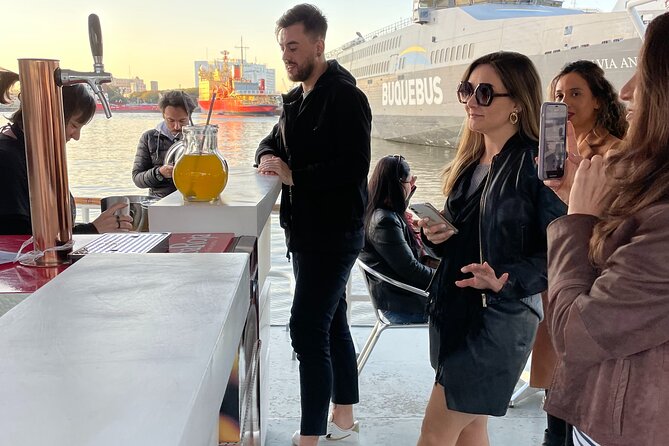 Sunset Río de la Plata & Open Bar - What the one-hour sailing feels like