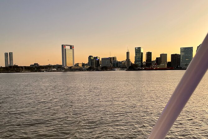 Sunset Río de la Plata & Open Bar - Price and value at $39.50
