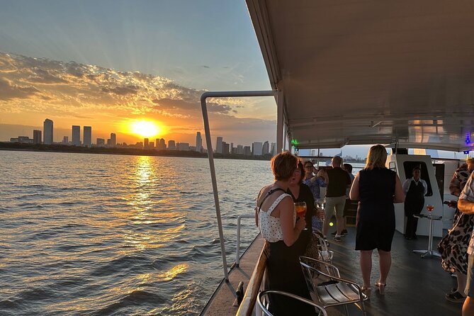 Sunset Río de la Plata & Open Bar - Who will enjoy this Buenos Aires cruise