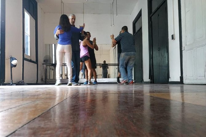 Tango lesson and Milonga tour - Learning Basic Tango in an Old Convent