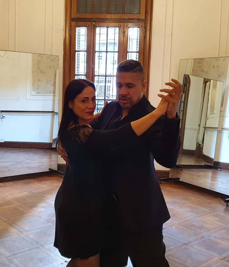 Tango Lesson in Buenos Aires with professional dancers - Entering the Antique Tango School