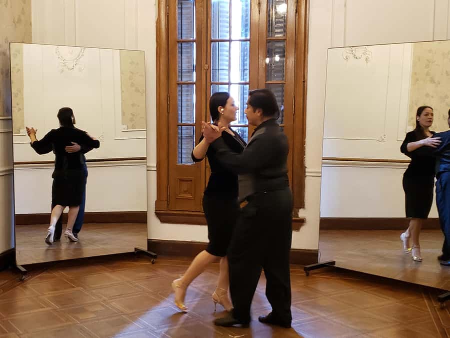 Tango Lesson in Buenos Aires with professional dancers - What the One-Hour Lesson Covers