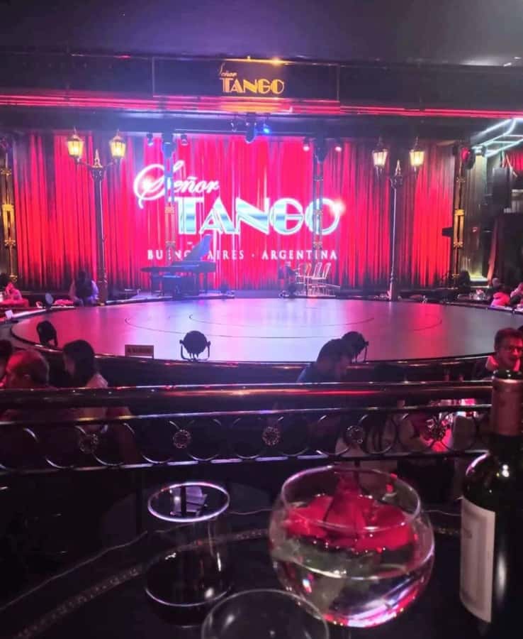 Tango Show at Señor Tango - Arriving at the tango house