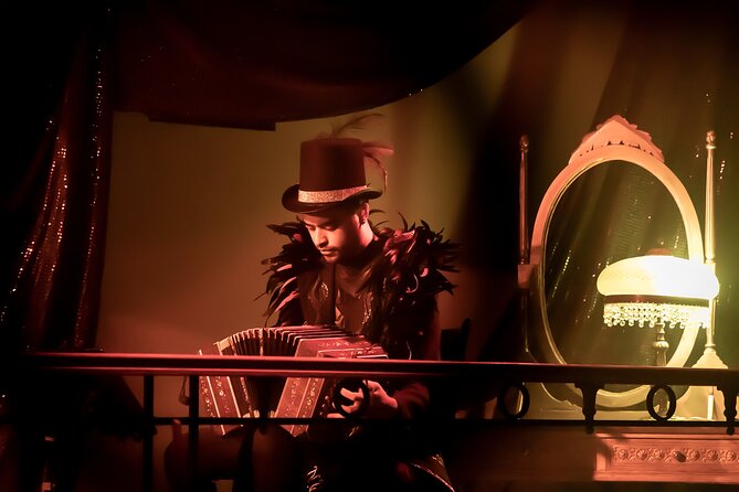 The Tango Show Window in Buenos Aires. - Getting to the mansion near Congress