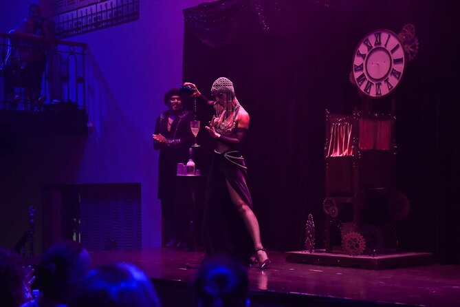 The Tango Show Window in Buenos Aires. - The tango feels close, physical, and theatrical