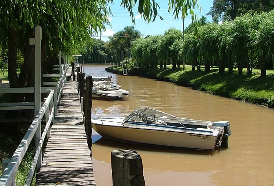 Tigre with Lunch overlooking the River and Navigation - A three-course lunch above the Luján River