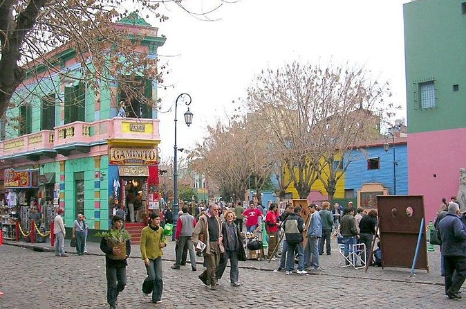 Tour of Buenos Aires with Guide and Lunch Included - The guide and driver are central to the experience