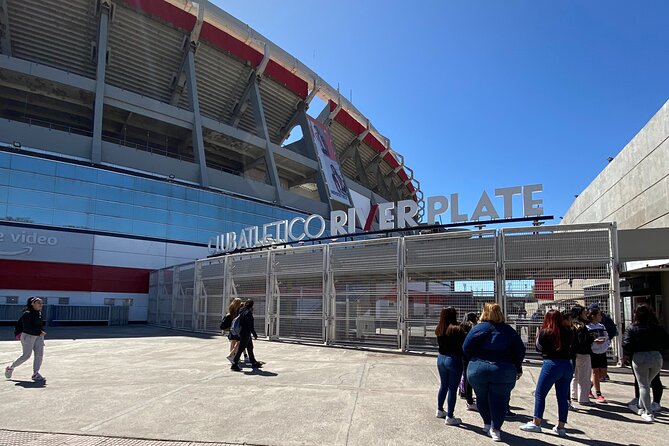 Tour Stadiums Argentine Football in Buenos Aires with Football Guide - Independiente and Racing in Avellaneda