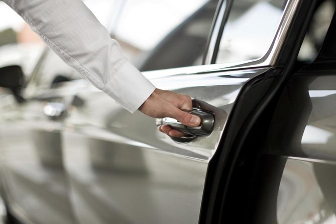 Transfer from Calafate Airport to your Stay in Calafate - Your first moments at El Calafate Airport