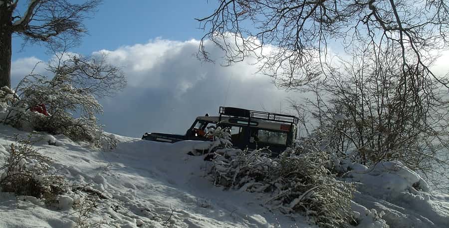 Ushuaia 4WD Off-Road Adventure: Hidden Lakes & Argentine BBQ - Reaching the broad waters of Lake Fagnano